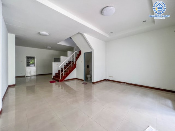 *****ทาวน์โฮมมือสองย่านกรุงเทพฯ ม.ธนาภิรมย์ เพชรเกษม69 เนื้อที่มากถึง 22.2 ตร.ว. ฟังก์ชัน 3 ห้องนอน 5 ห้องน้ำ 1 ที่จอดรถ สภาพสวย ราคาสุดคุ้ม บนทำเลแห่งการเดินทาง ใกล้รถไฟฟ้าสายสีน้ำเงิน "สถานีหลักสอง" และเดอะมอลล์ บางแค จองเลย!